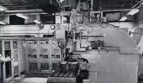 你知道中国第一台数控机床是什么时候制造的吗